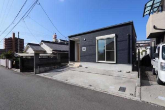 前面道路含む外観写真