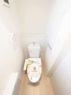 清潔感あるホワイト調のクロスで毎日の生活を少しでも快適に過ご