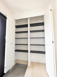 増えすぎたクツを上手に整理・収納してスッキリした玄関を実現