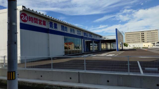 東隣のスーパートライアル西条店まで100m