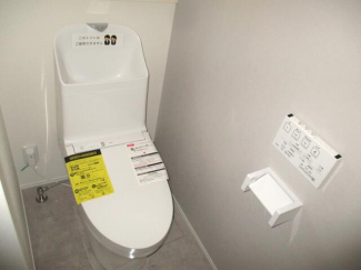 トイレは２ヵ所にあります、洗浄機能も充実しています