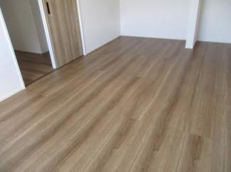 洋室も明るくて広いです