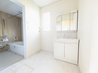 くもり止めコートを施した電気を使わないエコ仕様の鏡