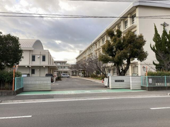 松山市立久枝小学校まで1376m