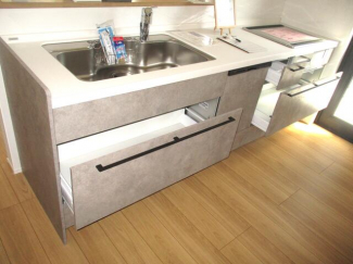 キッチンの収納量も多いです