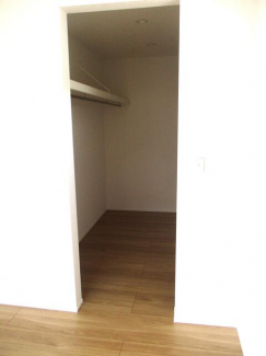 ウォークインクローゼットの収納量も多いです