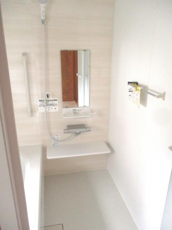 シャワー、カウンターも付いています