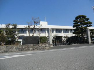 愛荘町立愛知川小学校まで1685m