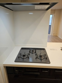 3口ガスコンロ・グリル付きです