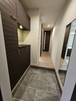 大きなシューズボックス！全身ミラーもあります