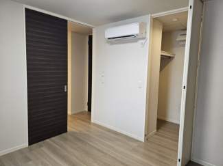 こちらのお部屋は寝室にもエアコンが付いています！！