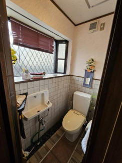 店舗部分のトイレです