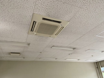 業務用エアコン（無償貸与につき修理・交換は借主負担）