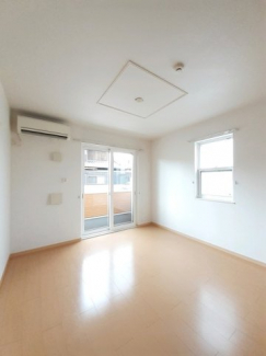 ゆったり過ごせる居間です