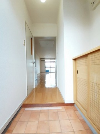 毎日通る玄関はこちらです