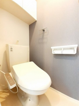 ゆったりとした空間のトイレです