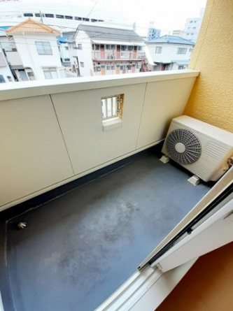 外からの目が気にならないバルコニーで洗濯物が干せます