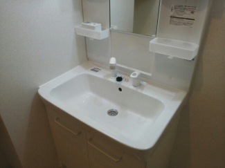 明るい洗面所です