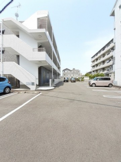 駐車場があるので、車を買う予定の方も安心です