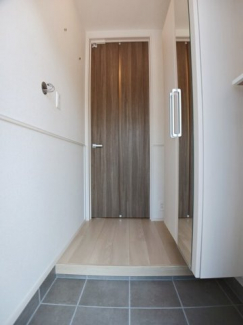 毎日通る玄関はこちらです