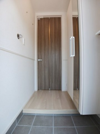 毎日通る玄関はこちらです