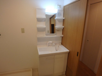 明るい洗面所です