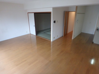 こちらの居間で趣味の時間をお楽しみください