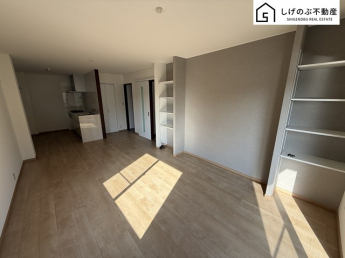 採光良好なリビングは、ご家族の憩いの空間。居心地の良い快適な安らぎの場所にもなりそうです。