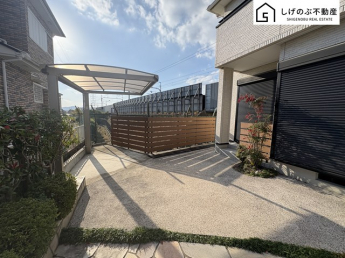 お子様のプール遊びや、ガーデニング、特設カフェで秋の夜長を楽しんだり、日光浴やＢＢＱ、楽しみ方は様々です。