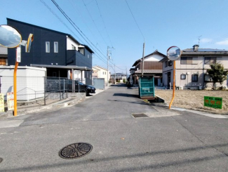 【前面道路含む現地写真】