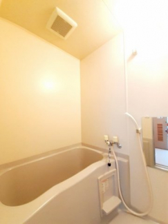 コンパクトで使いやすいお風呂です