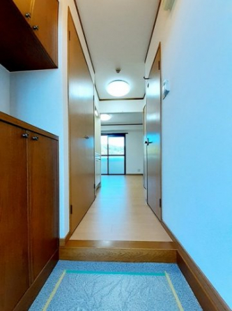 収納もある玄関です