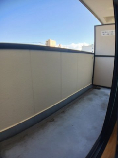 外からの目が気にならないバルコニーで洗濯物が干せます