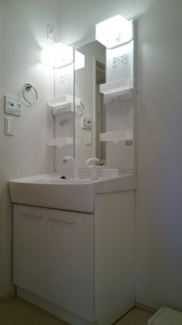 明るい洗面所です