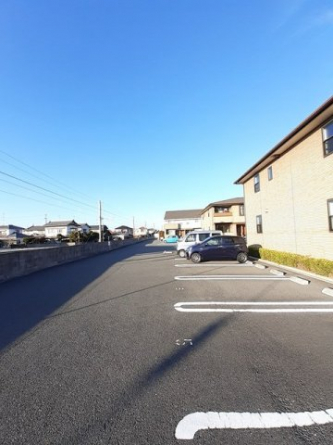 駐車場があるので、車を買う予定の方も安心です