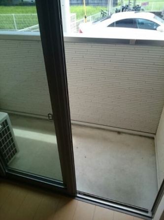 外からの目が気にならないバルコニーで洗濯物が干せます