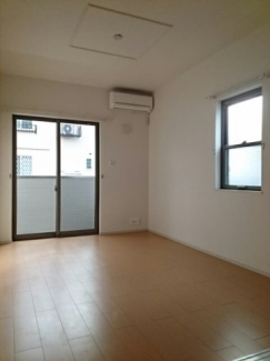 明るい色調の室内です