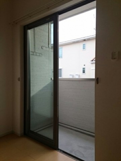 バルコニーからの眺めを楽しみながら食事をしませんか