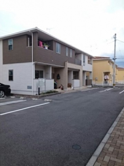 駐車場があるので、車を買う予定の方も安心です