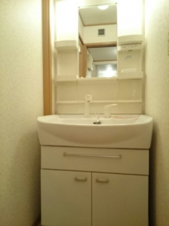 明るい洗面所です