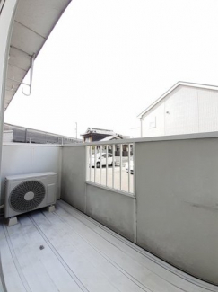 外からの目が気にならないバルコニーで洗濯物が干せます