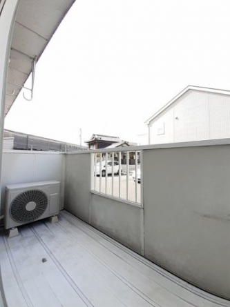 外からの目が気にならないバルコニーで洗濯物が干せます