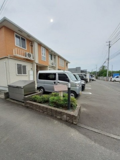 駐車場があるので、車を買う予定の方も安心です