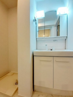 明るい洗面所です