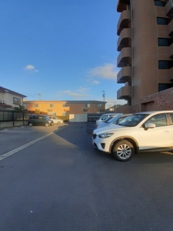 駐車場があるので、車を買う予定の方も安心です