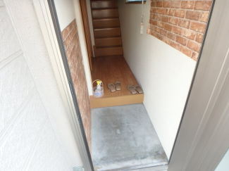 収納もある玄関です