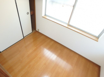 スタンダードな洋室です