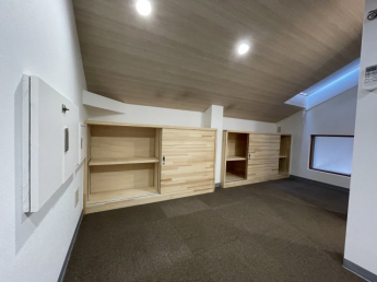 ロフトもあり商品のストックルームとして使えます