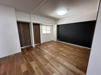 新たに窓を設置し、自然光がしっかり届く明るい住まいへ。心地よく暮らせる空間に仕上がりました。リフォームにより生活の質を高めた、魅力あるルネ甲子園です。