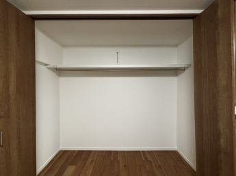 収納たっぷりでお部屋もすっきり。日用品から季節物まで整理しやすく、片付けがしやすい快適な暮らしをサポートします。